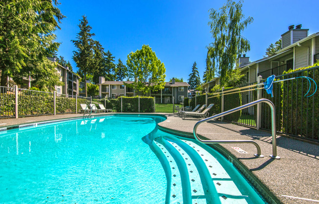 Welcome to Bay Club Apartments