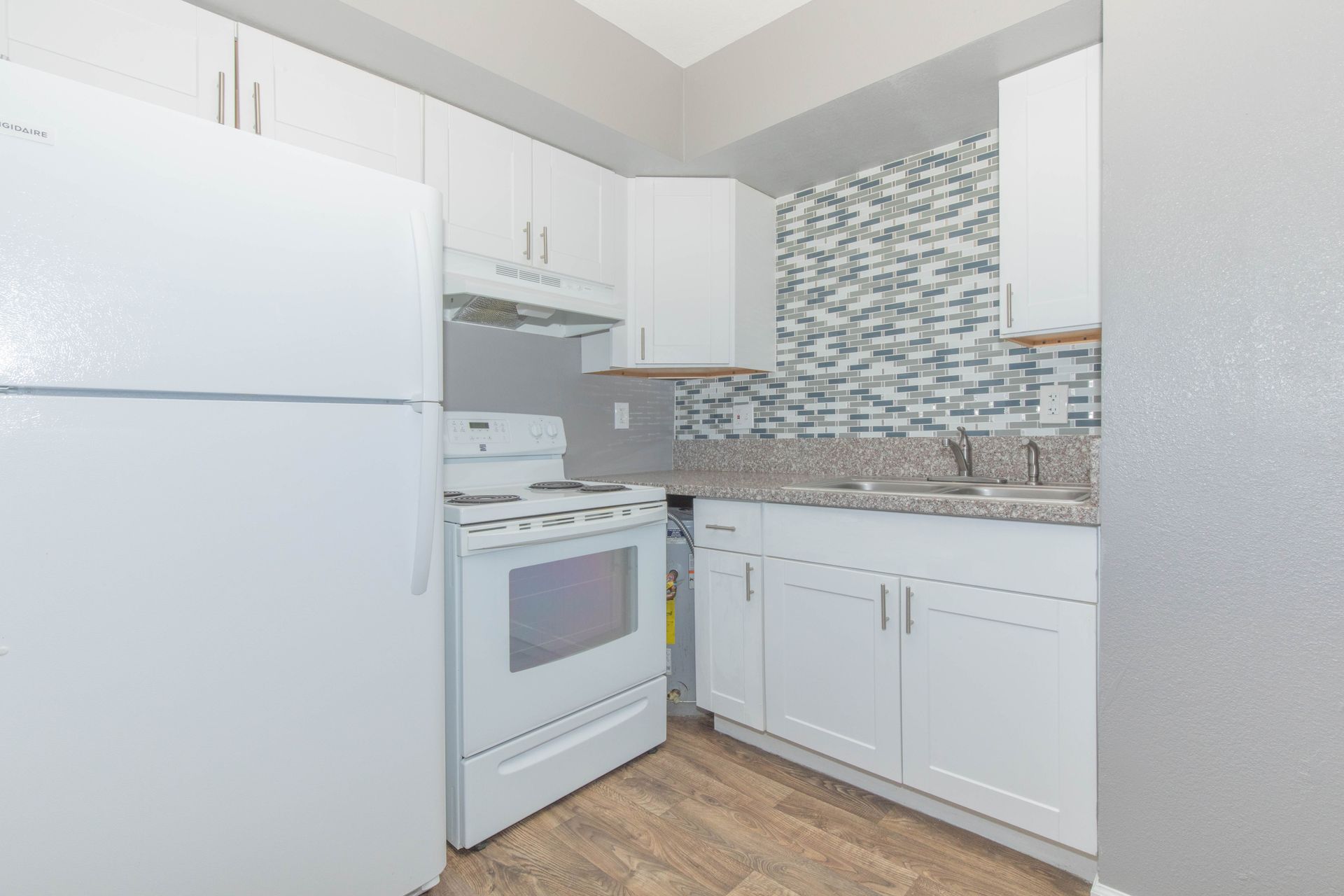 Beautiful  1 Bed 1 Bath all title flooring open floor plan with Balcony , Gated Community.*MOVE IN SPECIAL 1st Month Free!*Ask property Manager for details*
