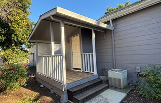 0104 - 1144/1136 W 6th St