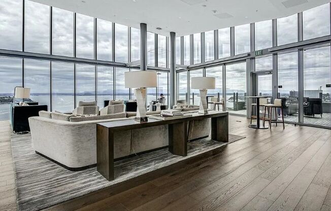 Newly Remodeled 1Bed/1 Bath Downtown Condo with Rooftop Deck & Luxury Amenities!