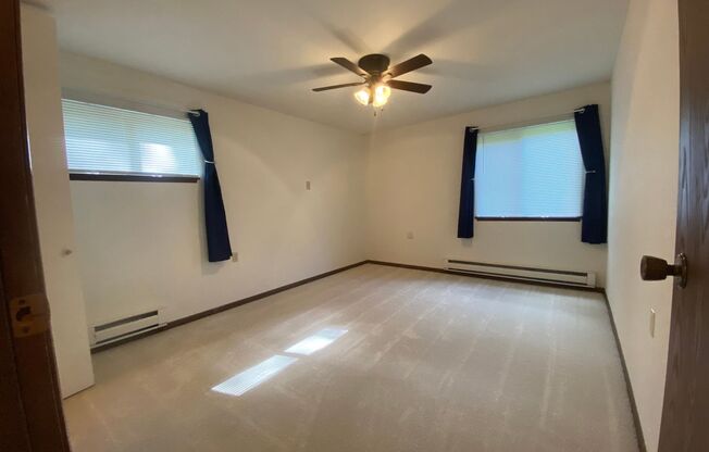 Spacious 2 bed 1.5 bathroom Condominium