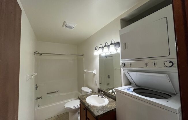 2 beds, 1 bath, 950 sqft, $1,650, Unit 7701RD