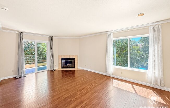 Modern Second-Story 2B/2BA in the Heart of San Diego with Resort-Style Amenities.