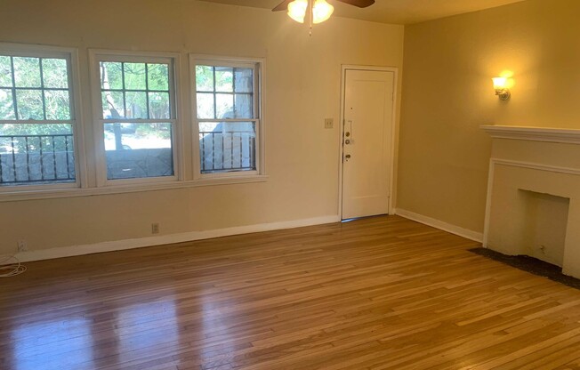 218 E ROSEWOOD AVE