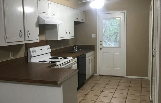 2 beds, 1 bath, 780 sqft, $1,295, Unit 522