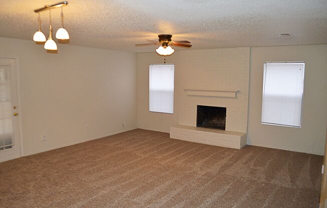 Charming 3/2 with Fireplace & Breakfast Bar - Minutes from I-20