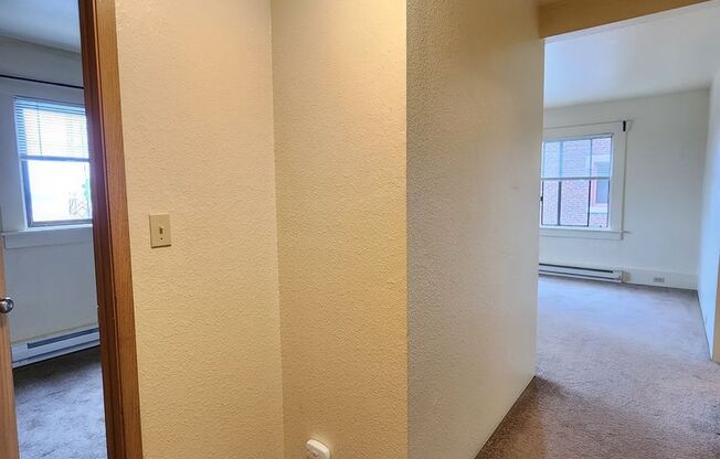1 bed, 1 bath, 465 sqft, $1,100, Unit 312