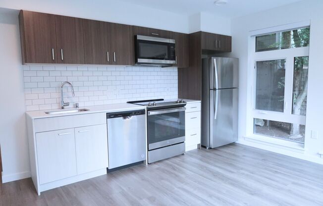 1 bed, 2 baths, 739 sqft, $2,319, Unit 112