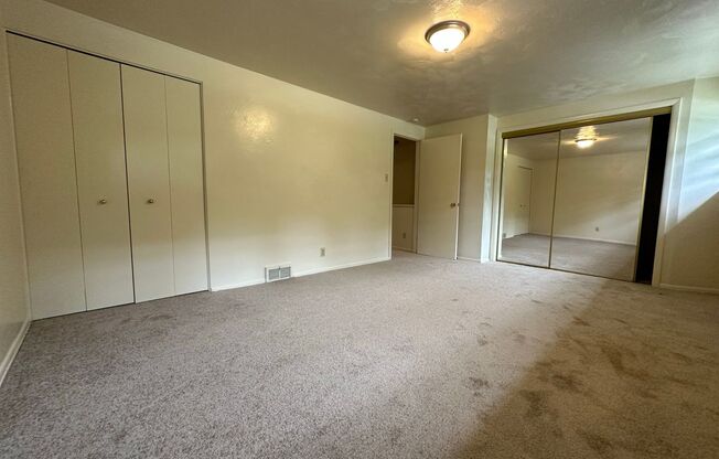 Enticing 2BR Townhouse with Central A/C and Attached Garage! Call Today!