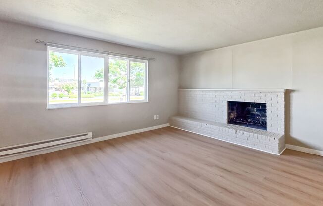 Updated 2 Bed 1 Bath in Fairwood Near Safeway