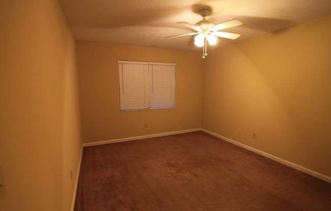 3 beds, 2 baths, $1,250, Unit # 9 B