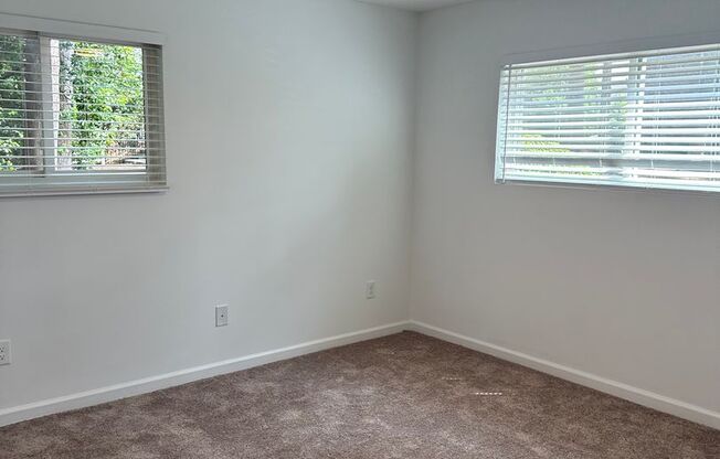 3 beds, 2 baths, 1,200 sqft, $2,295