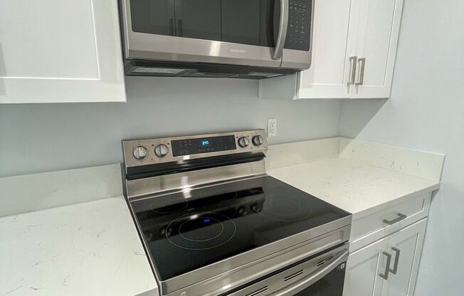 2 beds, 1 bath, 796 sqft, $2,350, Unit C-72