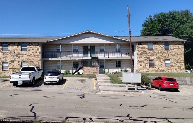 2 beds, 1 bath, $795, Unit 105 Reagan Ave W Unit 48