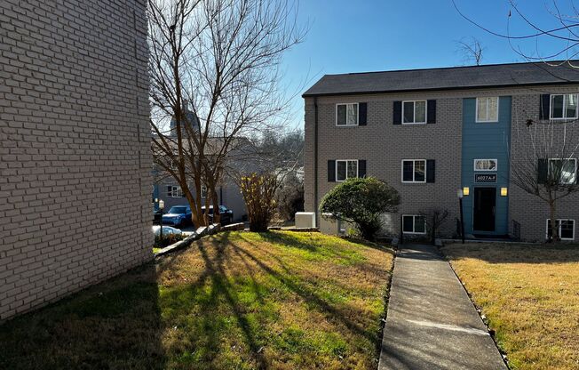 Nicely updated 2 bedroom / 1 bath apartments available in great West Knox location!