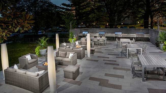 Outdoor picnic area with seating arrangement at The Graham at Southern Towers, Alexandria, VA