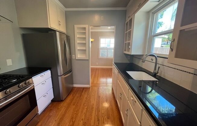 Beautiful 2bed 1bath home in East Sac- Mins away from McKinley Park