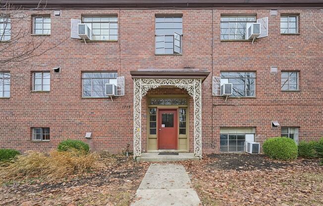 2 beds, 1 bath, 610 sqft, $850, Unit 195-03