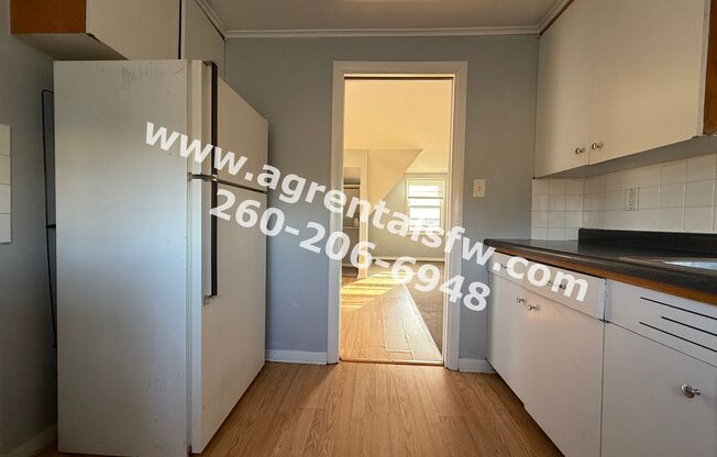 1 bed, 1 bath, 728 sqft, $750, Unit 325 1/2 Dalgren Ave