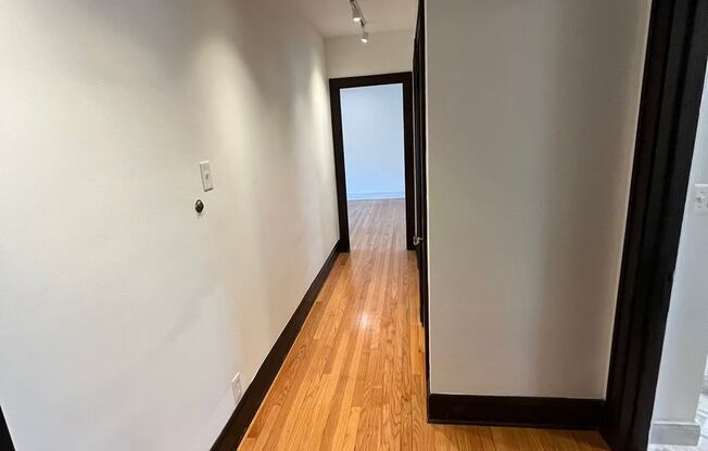 3 beds, 1 bath, 2,000 sqft, $3,795, Unit 1123 - 2