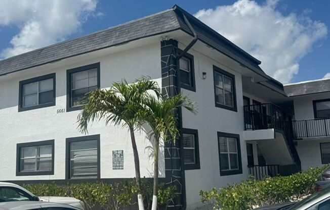 Davie Commons Apts LLC