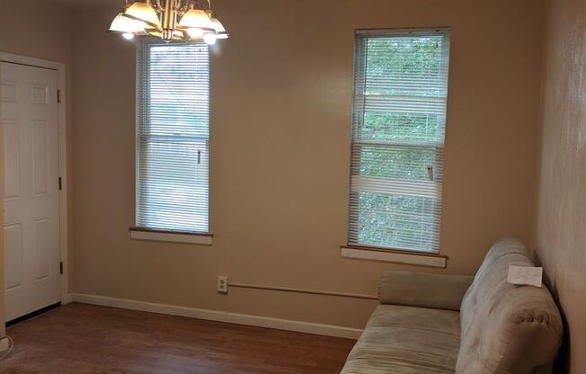 3 beds, 1 bath, $2,100, Unit 2