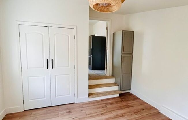 Knoxville 37920 - 1 bedroom, 1 bath unit on Second Floor - Contact Tara Hayes (865) 242-8010