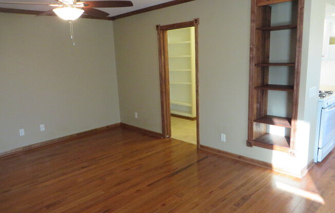 1 bed, 1 bath, 937 sqft, $1,345, Unit 919 West Berry