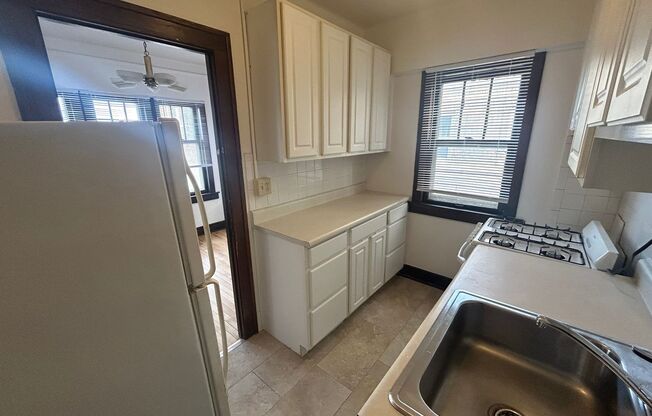 1 bed, 1 bath, $1,195, Unit 61