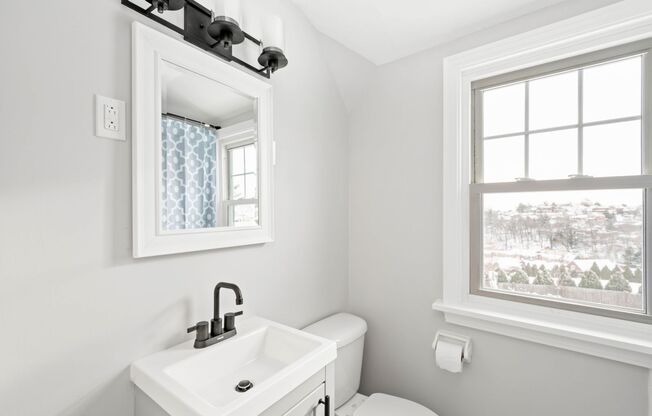 Charming 4 bedroom home in Pittsburgh available September 1st!