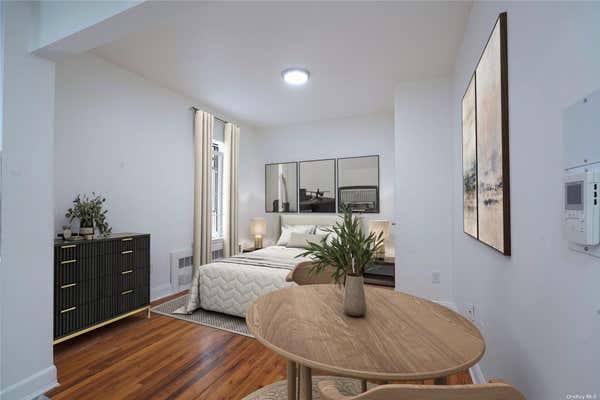 414 E 10 ST