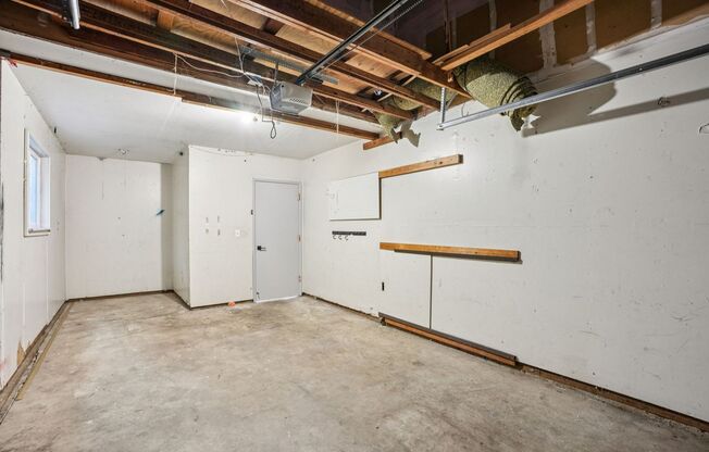 3 beds, 1.5 baths, 1,246 sqft, $2,199, Unit 2611-1