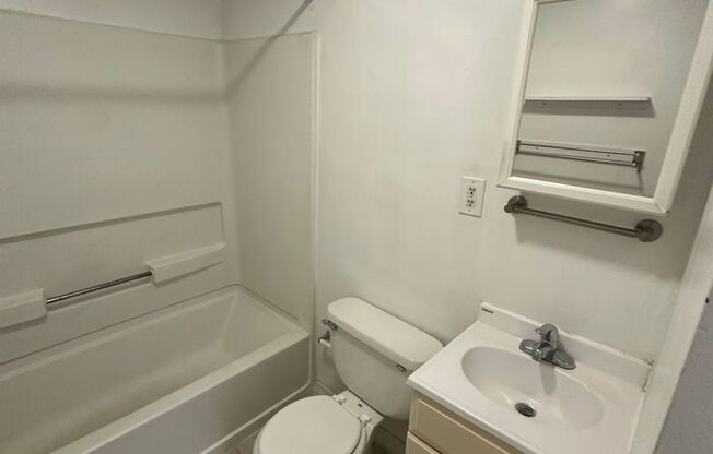 2 beds, 1 bath, 700 sqft, $1,550, Unit 1422-A