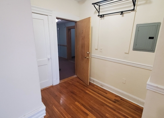 1 bed, 1 bath, 600 sqft, $2,600, Unit 9