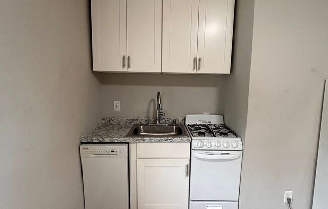 Studio, 1 bath, $825, Unit 209