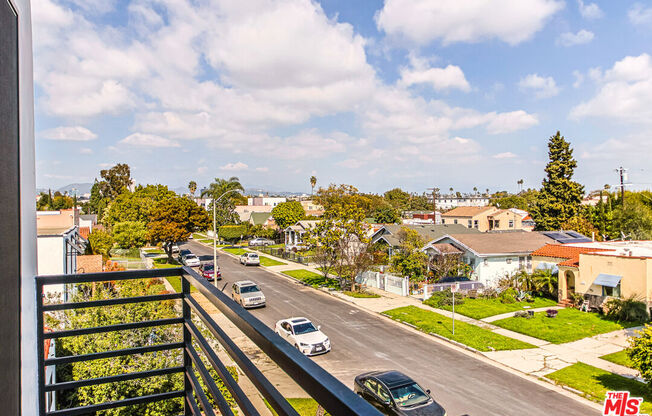 1923 CARMONA AVE