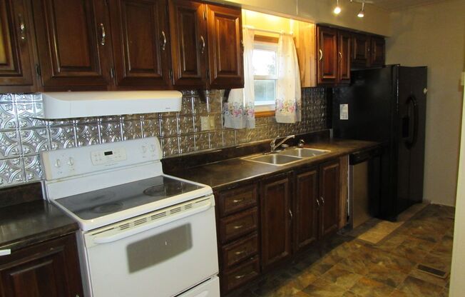 Charming 2 Bed/ 2 Bath Home in Mooresville - Cleared Lot - Storage Shed