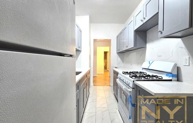 2 beds, 1 bath, $2,795, Unit ED2