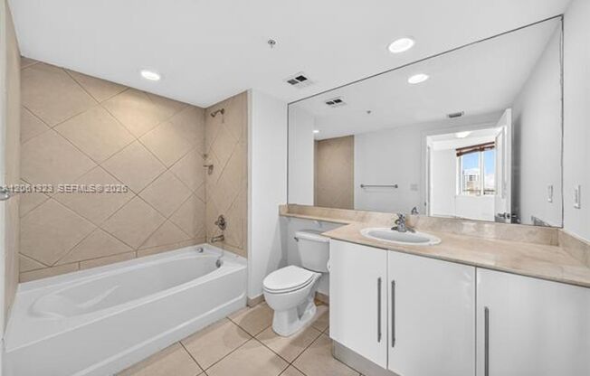 2 beds, 2 baths, $4,000, Unit # 2219
