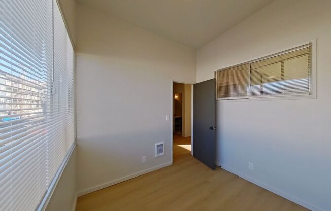 2 beds, 1 bath, 647 sqft, $1,660, Unit 29B