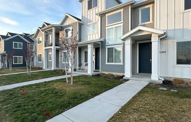 Deposit Moves You In This January! 3 Bed, 2.5 Bath Townhome in West Haven
