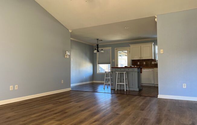 3 beds, 2 baths, $1,195