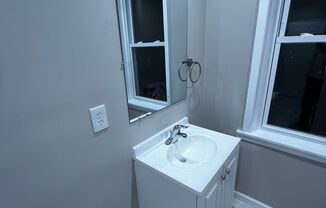 1 bed, 1 bath, $995, Unit 2