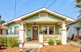 Three bedroom bungalow close to everything in downtown Wilmington!