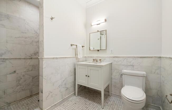 320 E 82 ST