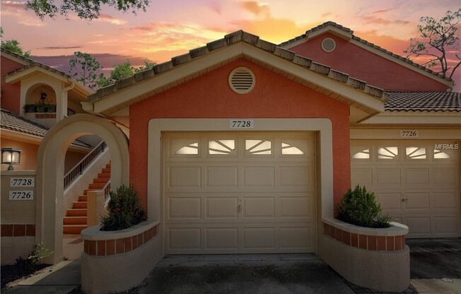 Dr Phillips 2 bedroom 2 bath with 1 car garage