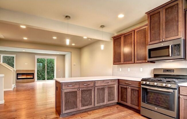 Spacious 3BD/2.5BA Townhouse in Edmonds!