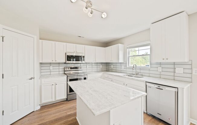Beautiful 4 bedroom 2.5 bath with Fenced Yard! Available August 8th