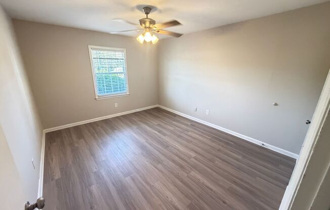 1 bed, 1 bath, 615 sqft, $1,050, Unit 801 Oakwood Villa