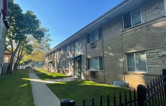 1 bed, 1 bath, $850, Unit 4